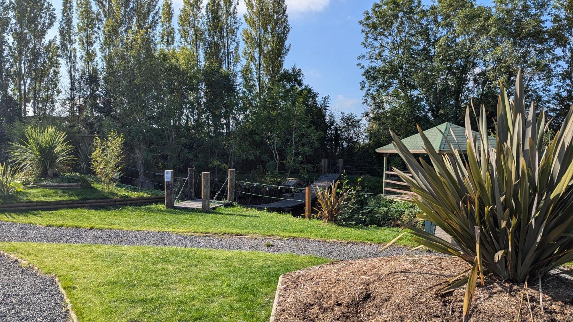 Sunset Retreats The Double Hobbit Villa Worcester Exterior photo